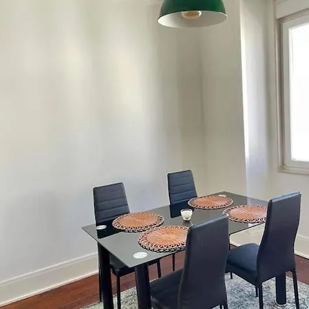 2 Bdrms Near Lx Factory Free Parking